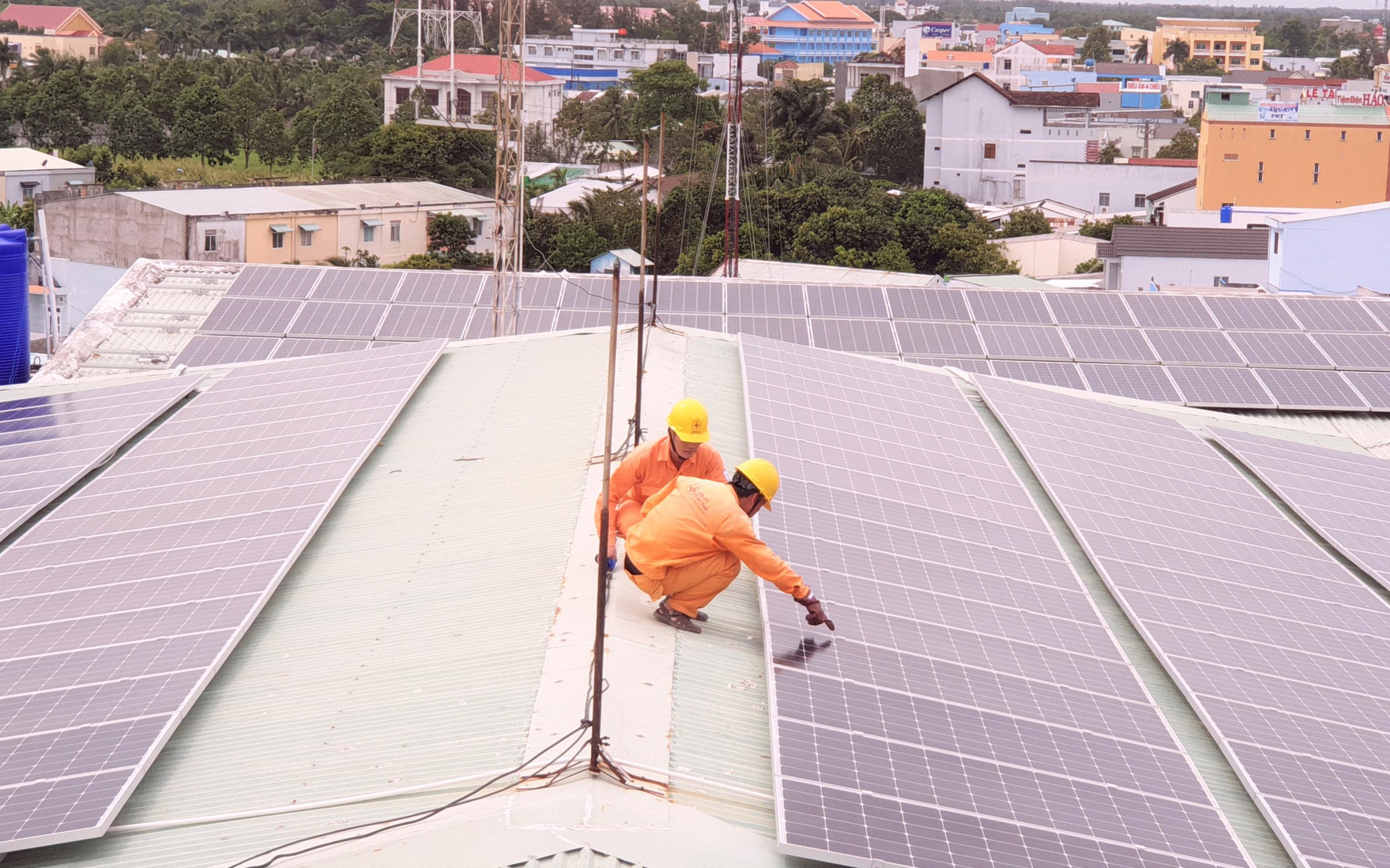 Tin mới: Nhiều công trình điện mặt trời chưa đảm bảo tiêu chí theo quy định