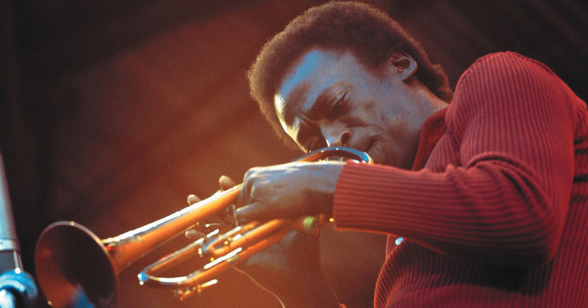 Bức chân dung về huyền thoại Miles Davis - Tuổi Trẻ Online