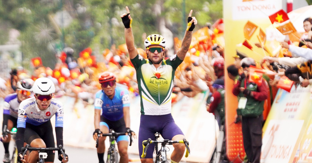 Trịnh Đức Tâm ‘dọn cỗ’ cho Roman Maikin lập công Tuổi Trẻ Online