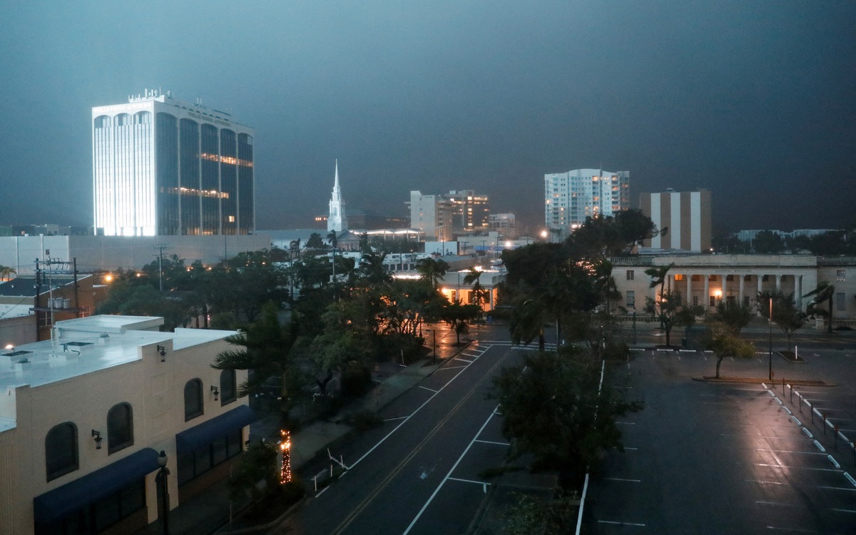 Bão Milton đổ bộ bang Florida, sức gió lên đến 193km/h