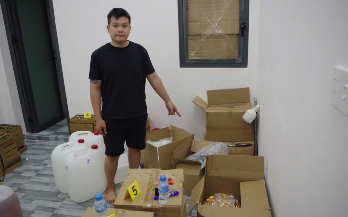 3 thanh thiếu niên thuê nhà sản xuất 30.000 chai dầu gió giả bán qua Shopee