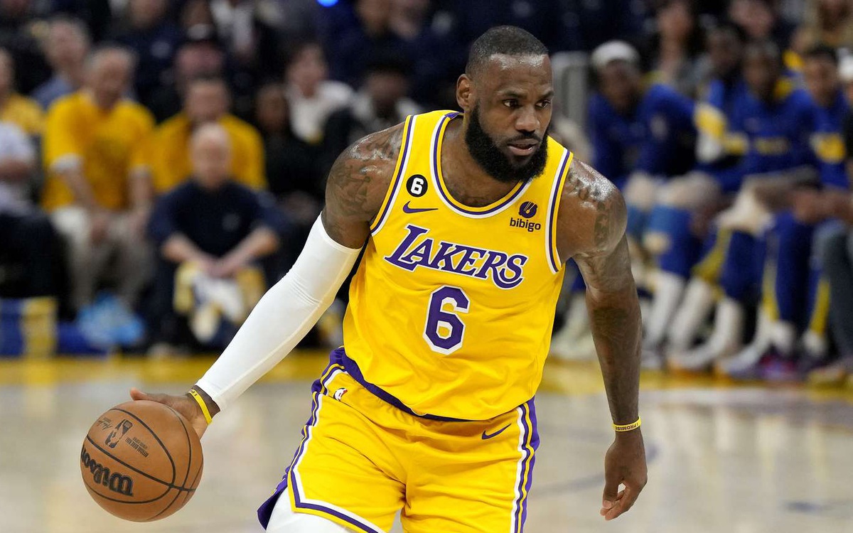 Lebron James ngồi thiền để duy trì phong độ tuổi 40