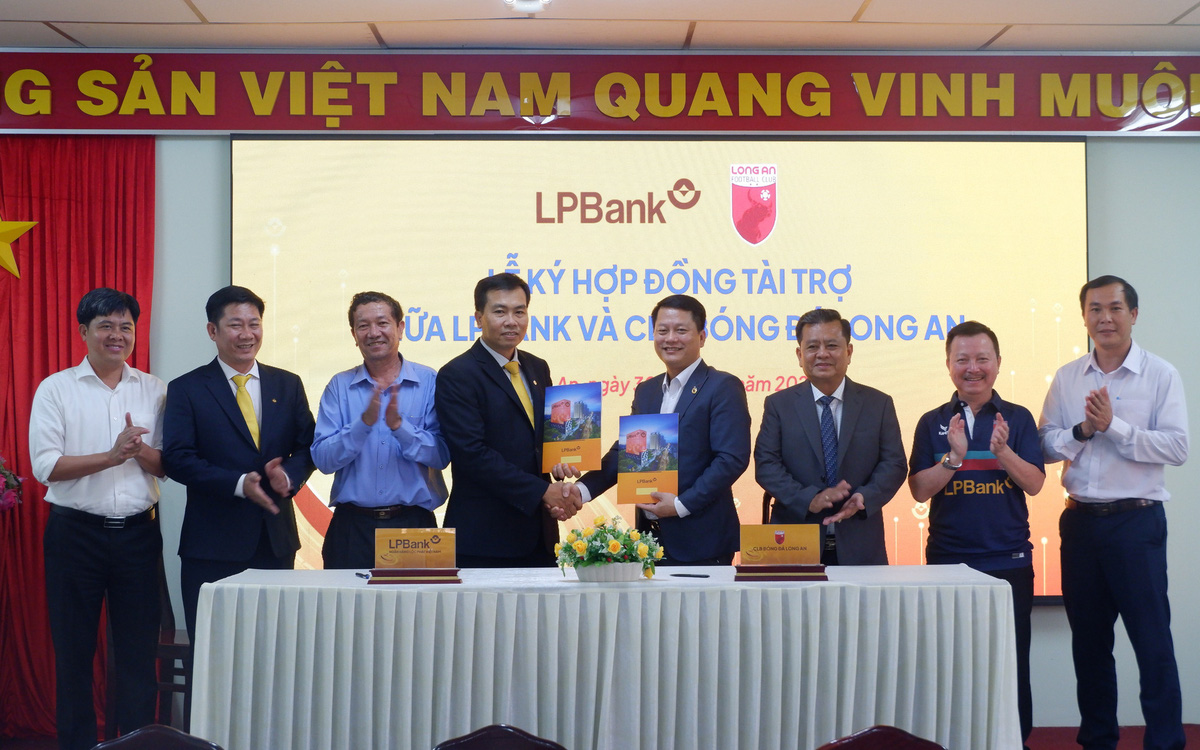 LPBank tài trợ cho đội bóng Long An tiếp tục giải chuyên nghiệp