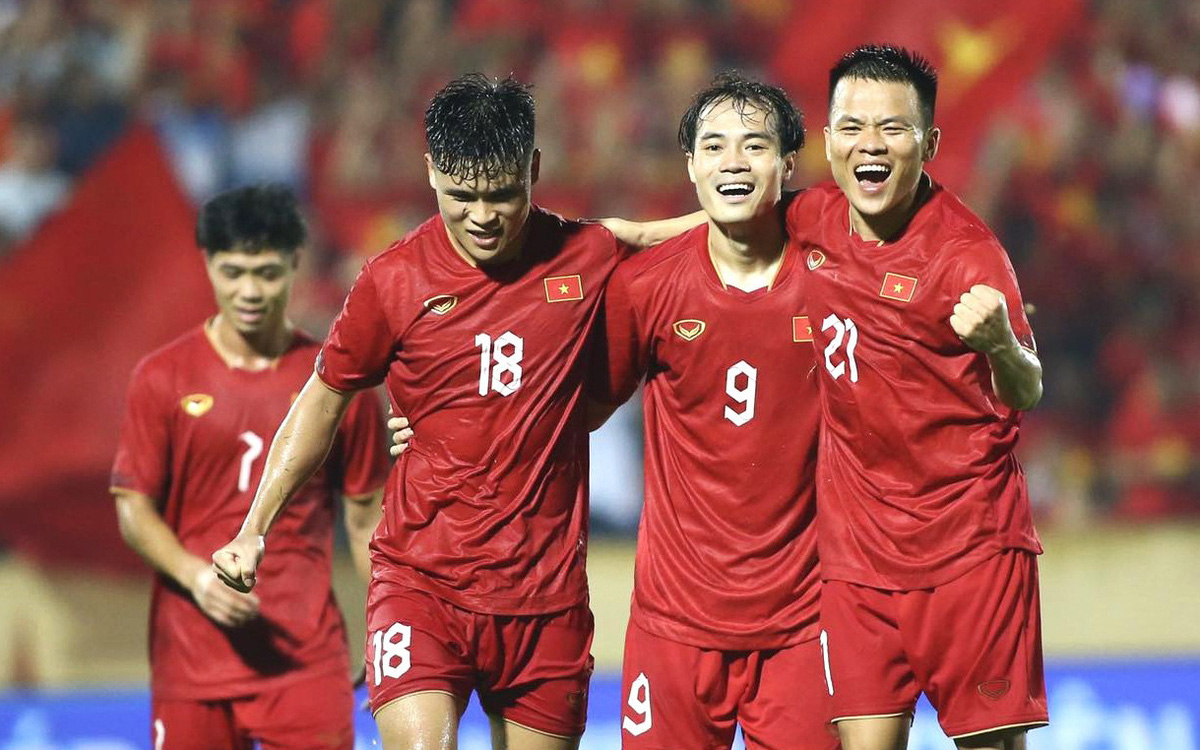 Bất ngờ tăng 3 bậc, Việt Nam bị Indonesia bám đuổi trên bảng xếp hạng FIFA