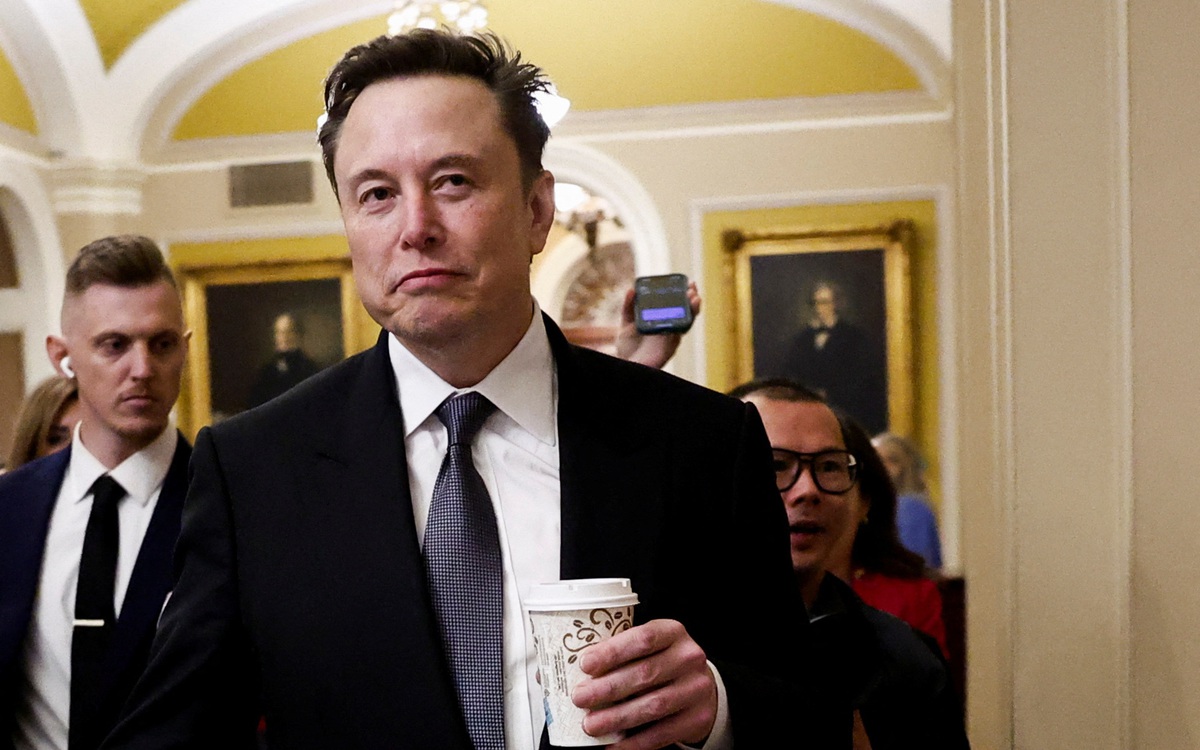 Tài sản tỉ phú Elon Musk vượt 400 tỉ USD lập kỷ lục mới
