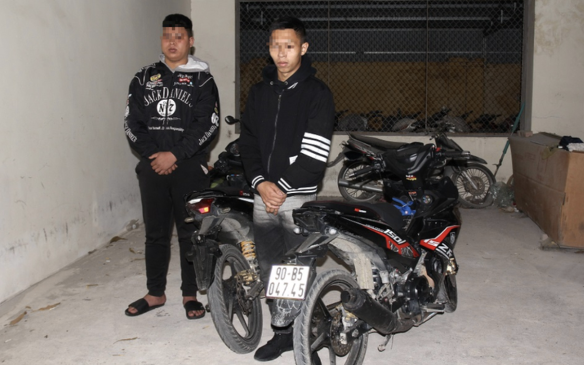 Tạm giữ hai thanh niên lao xe vào tổ công tác đo nồng độ cồn