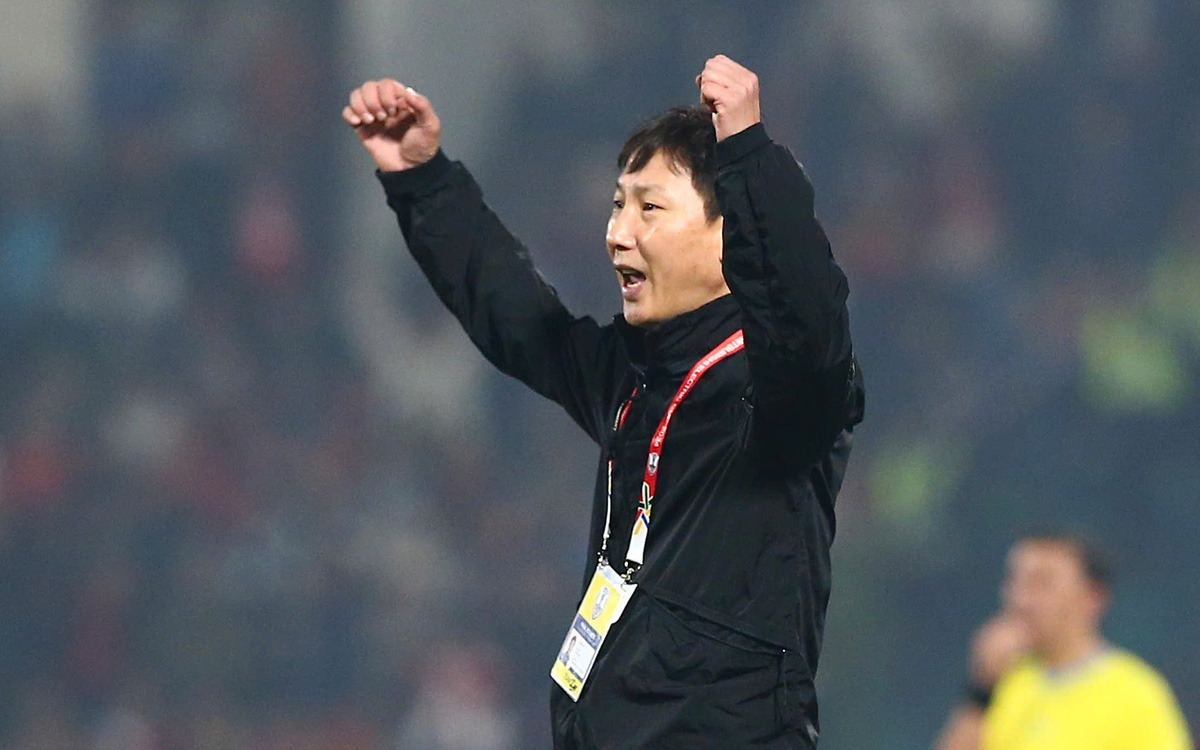 HLV Kim Sang Sik yên tâm ở lại Việt Nam
