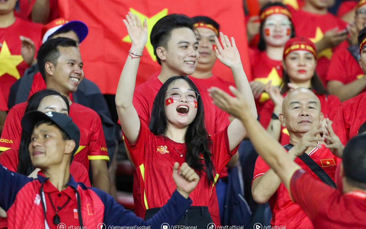 Lào - Việt Nam (hiệp 1) 0-0: Việt Nam đang ép sân