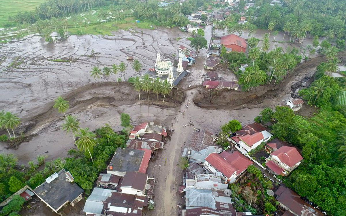 Indonesia 'gieo hạt' trên mây, kéo mưa ra khỏi vùng lũ