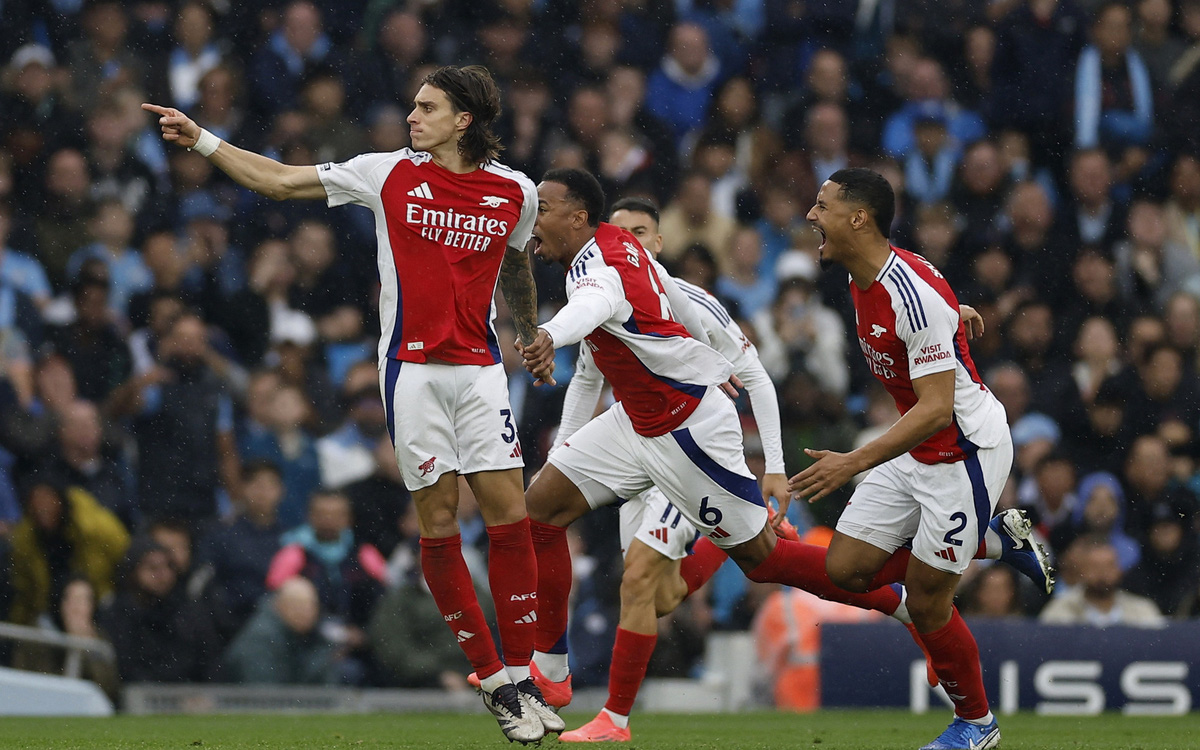 Man City - Arsenal (hiệp 1) 1-1: Calafiori cân bằng tỉ số