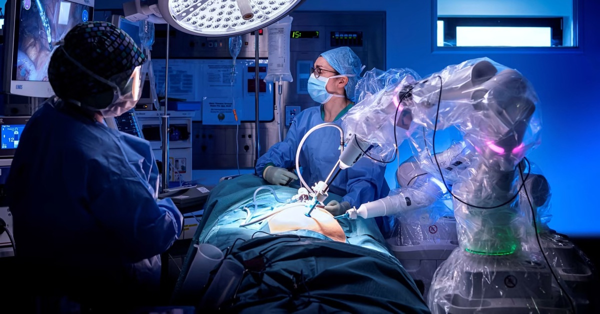 Robot xem video học làm phẫu thuật