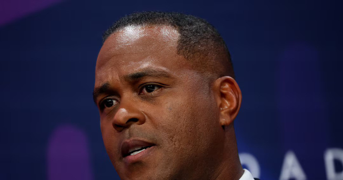 HLV Patrick Kluivert nhận lương thấp hơn nhiều ông Shin Tae Yong