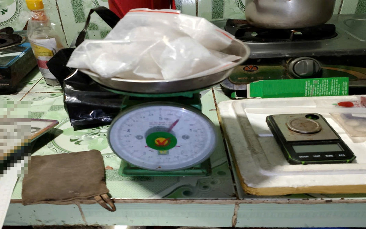 Bắt quả tang mua bán, tàng trữ khoảng nửa ký nghi ma túy