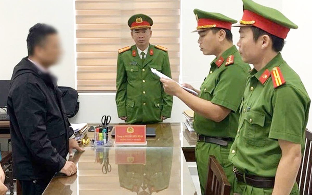 Nhận hối lộ 2 bụi sim cảnh, nhân viên văn phòng đăng ký đất đai bị bắt