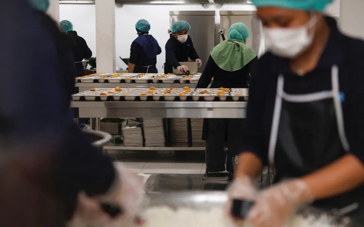 Indonesia tăng ngân sách cho bữa ăn miễn phí, lên 5,9 tỉ USD