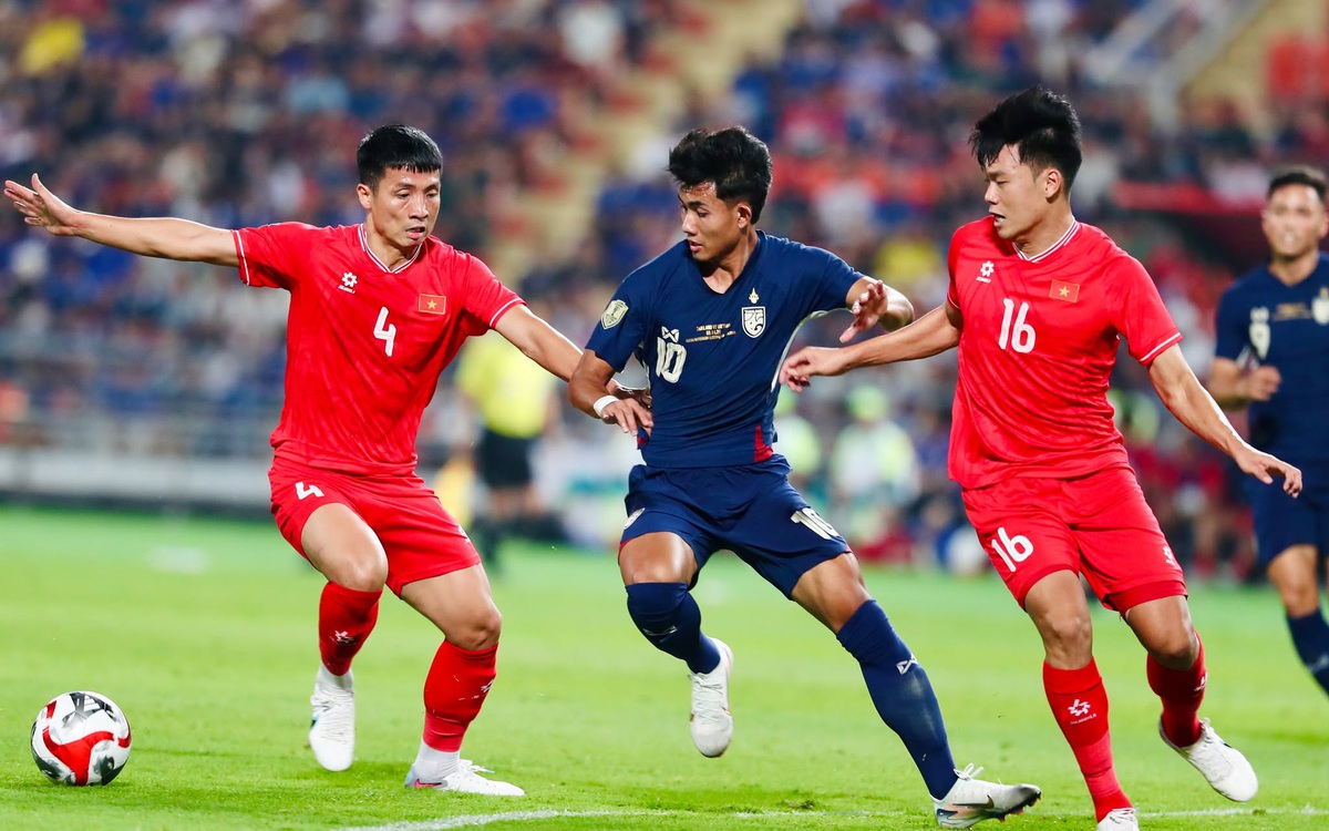 Thái Lan - Việt Nam (hết hiệp 1) 1-1: Ben Davis gỡ hòa