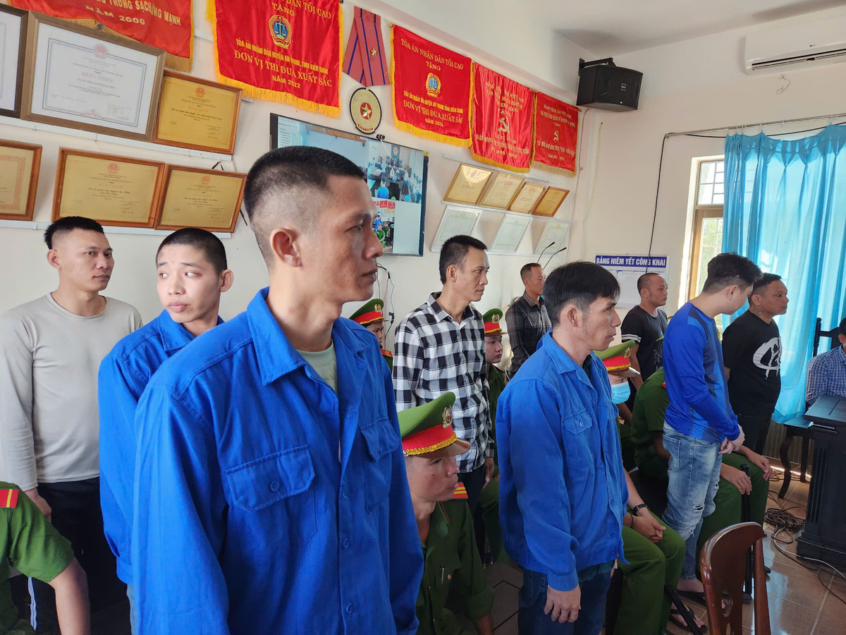 Người cầm đầu đường dây bảo kê mặt biển bị tuyên phạt 2 năm tù