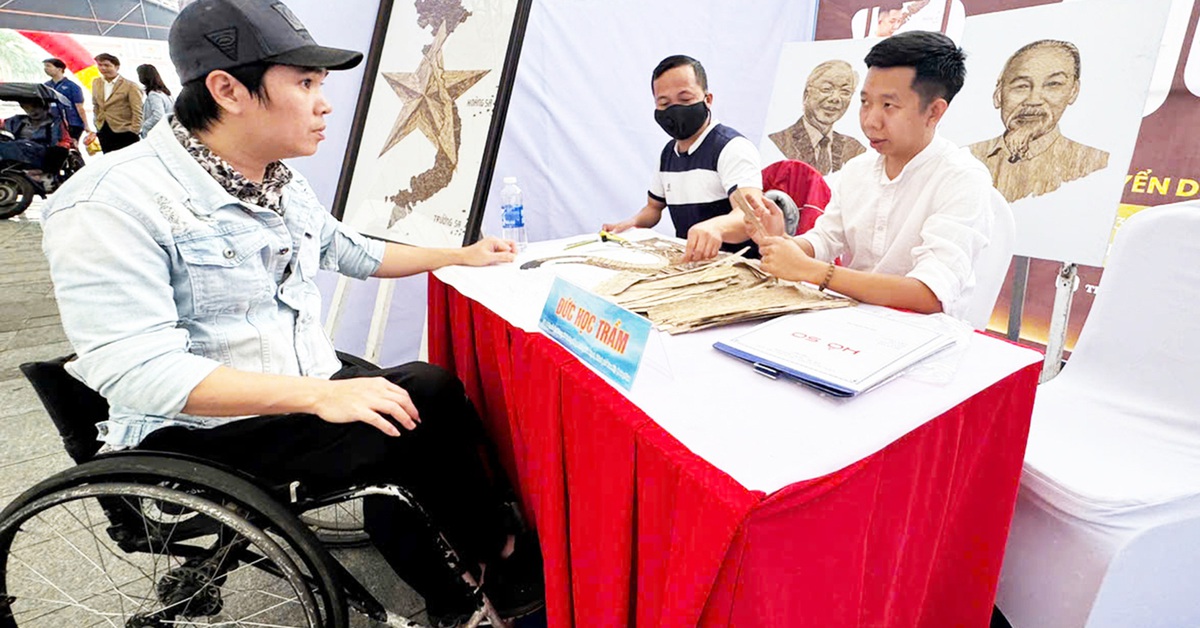 Người khuyết tật hào hứng với hội chợ việc làm đầu tiên ở Quảng Nam