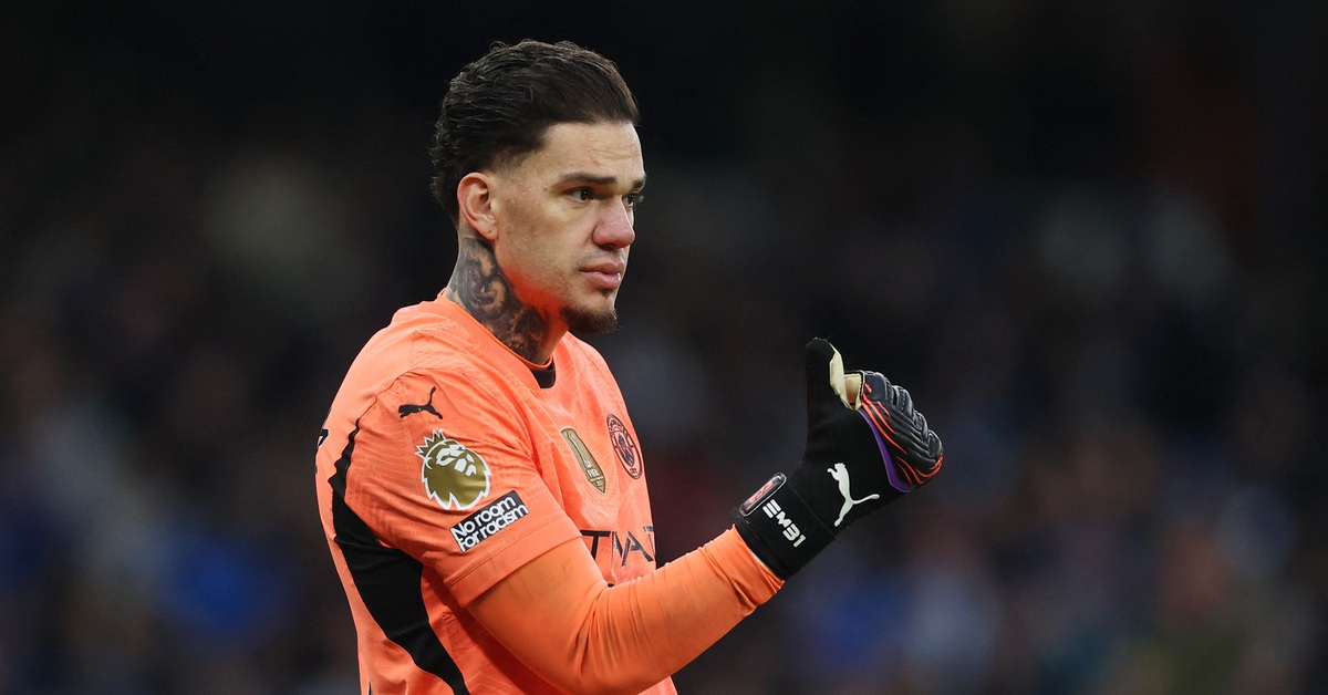 Thủ môn Ederson đi vào lịch sử Ngoại hạng Anh