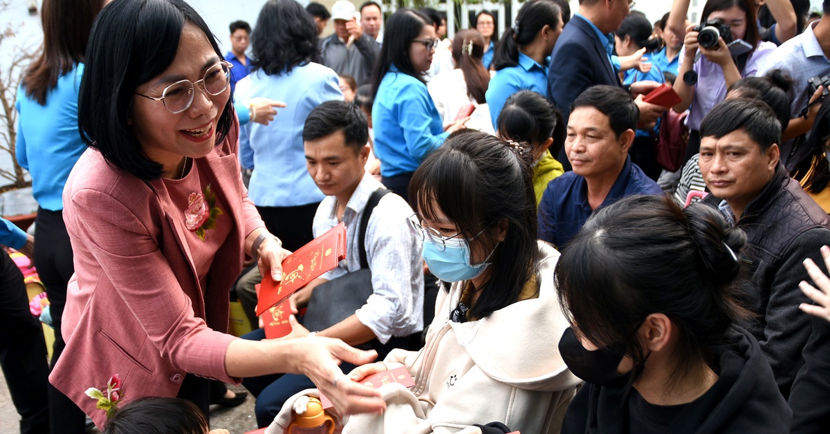 Doanh nghiệp ở Đồng Nai dành cả chục tỉ đồng lì xì cho công nhân quay lại làm việc