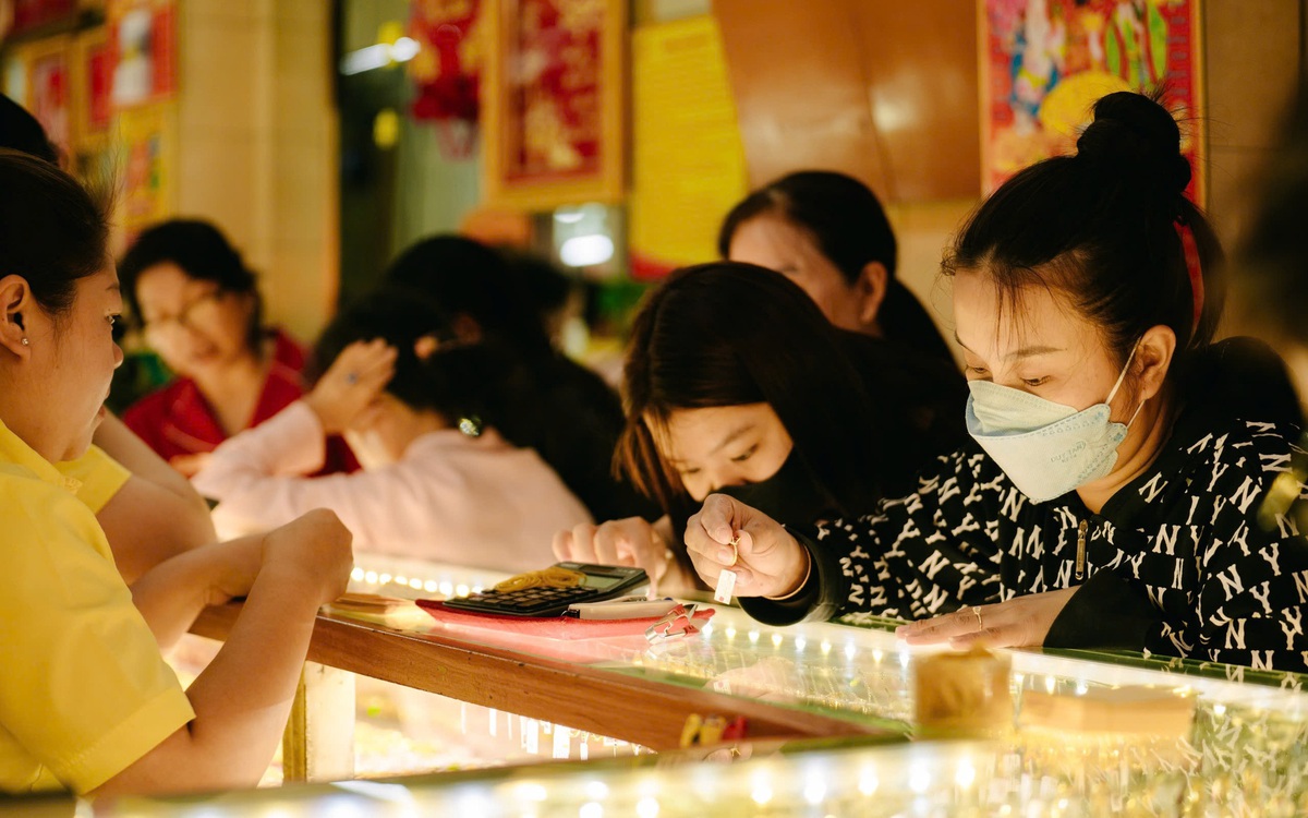 Giá vàng bất ngờ ‘quay xe’ trước ngày Thần tài