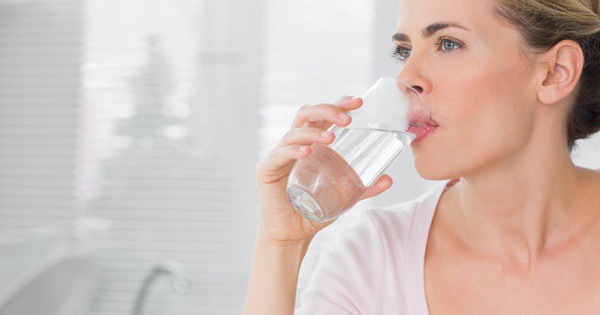 Phản ứng đau ngực sau khi uống nước có thể là dấu hiệu của một vấn đề sức khỏe nghiêm trọng không?
