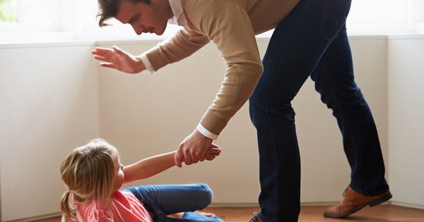 Cảnh báo trẻ tổn thương não, muốn tự tử vì cha mẹ đánh mắng - Tuổi Trẻ Online