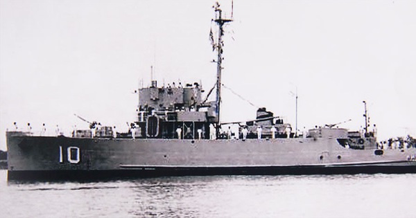 Tàu Nhật Tảo được hoán cải từ loại tàu nào trong Thế chiến thứ hai?