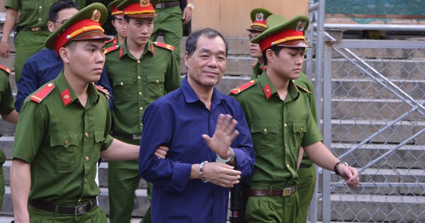 Ông Trầm Bê xin lỗi HĐQT Sacombank và toàn bộ nhân viên - Tuổi Trẻ Online