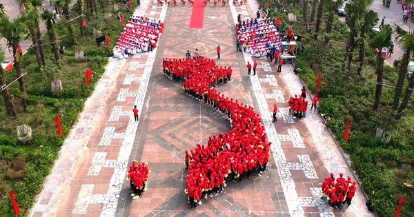 1.000 bạn trẻ xếp hình dải đất hình chữ S khởi động hành trình ...