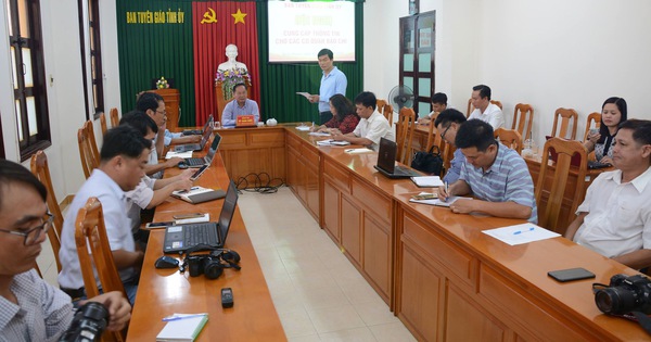 Bình Thuận họp báo về vụ cô giáo bị tố có quan hệ tình cảm với học sinh