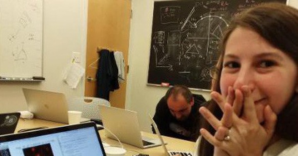 Người phụ nữ tạo thuật toán chụp ảnh hố đen vũ trụ đầu