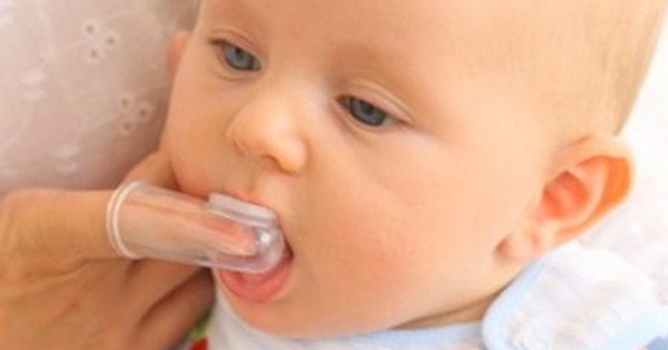 Xử lý như thế nào khi trẻ sơ sinh có nanh sữa