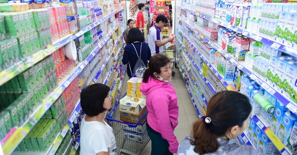 Siêu thị Co.opmart giảm giá gần 200 mặt hàng sữa