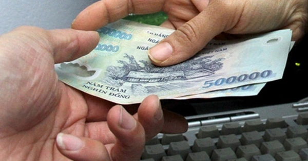 Đưa tiền xin công an 'bỏ qua lỗi', việc không xong còn bị phạt thêm 4 triệu đồng - Tuổi Trẻ Online