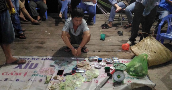Đầu năm trăm kiểu cờ bạc tràn lan tới mức thành 'bình thường'