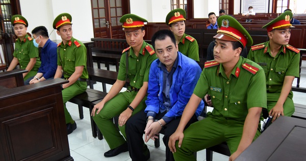 Vụ ‘giang hồ’ vây xe chở công an: Các bị cáo khai Giang '36' chỉ đạo chặn xe, giữ người