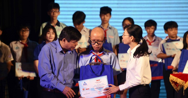 Không đơn độc trên đường đến trường