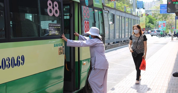 Hinh 4 Xe Buyt 15885674683302057309589 Crop 1588736858979626359117