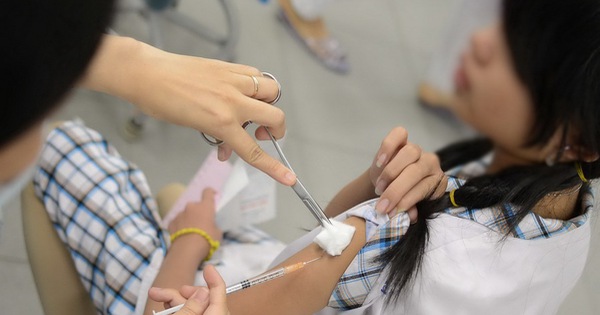 Vắc xin ngừa bệnh bạch hầu có tác dụng phụ không?
