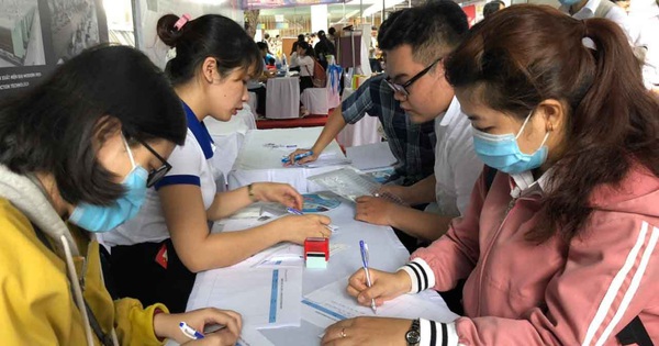 Xin việc suýt rớt vì thiếu… đăng ký tạm trú