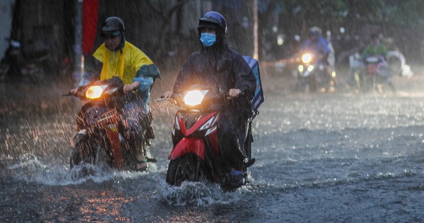 Nam Bộ mưa lớn vào chiều tối, hạn chế ra đường khi mưa gió
