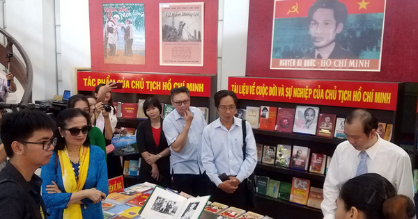 Trưng bày tư liệu về Chủ tịch Hồ Chí Minh và văn nghệ sĩ