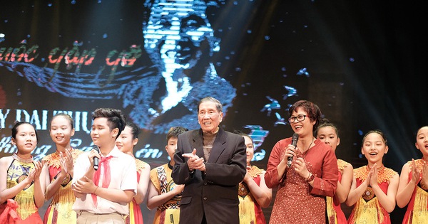 Đêm nhạc xúc động ở tuổi 91 của nhạc sĩ Phạm Tuyên