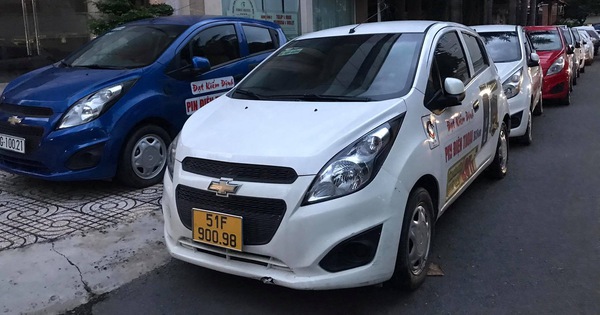 Taxi công nghệ chính thức chạy lại từ ngày 7-10 tại TP.HCM ...