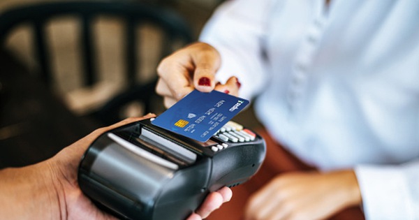 Chỉ tiêu nào được đánh giá để xét duyệt thẻ tín dụng nội địa?
