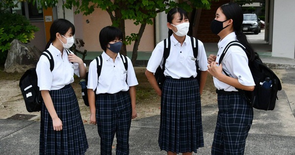 Chuyện nữ sinh mặc quần dài đi học ở Nhật