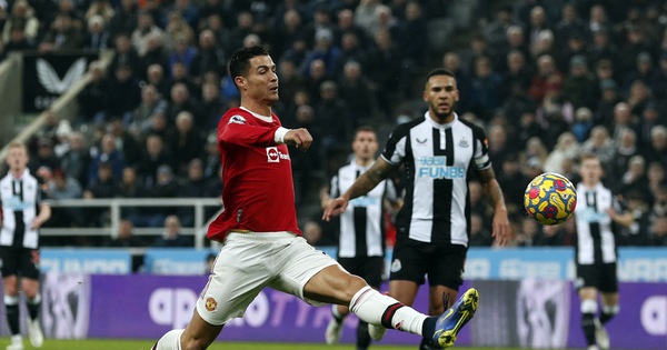 Ronaldo mờ nhạt, Man Utd chật vật cầm hòa Newcastle