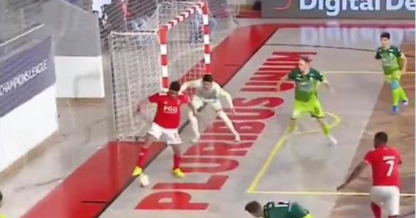 Xem 'bàn thắng ma thuật' gây sốt ở Giải futsal Champions League 2 golazo tayebi krxh 620x349abc 1638522420278771137663 crop 1638522423295442630998