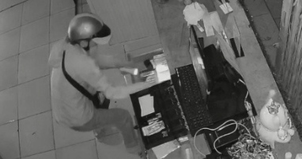 Kết quả hình ảnh cho Cửa hàng Điện Máy Xanh ngày tết bị cắt mái tôn, trộm 54 điện thoại